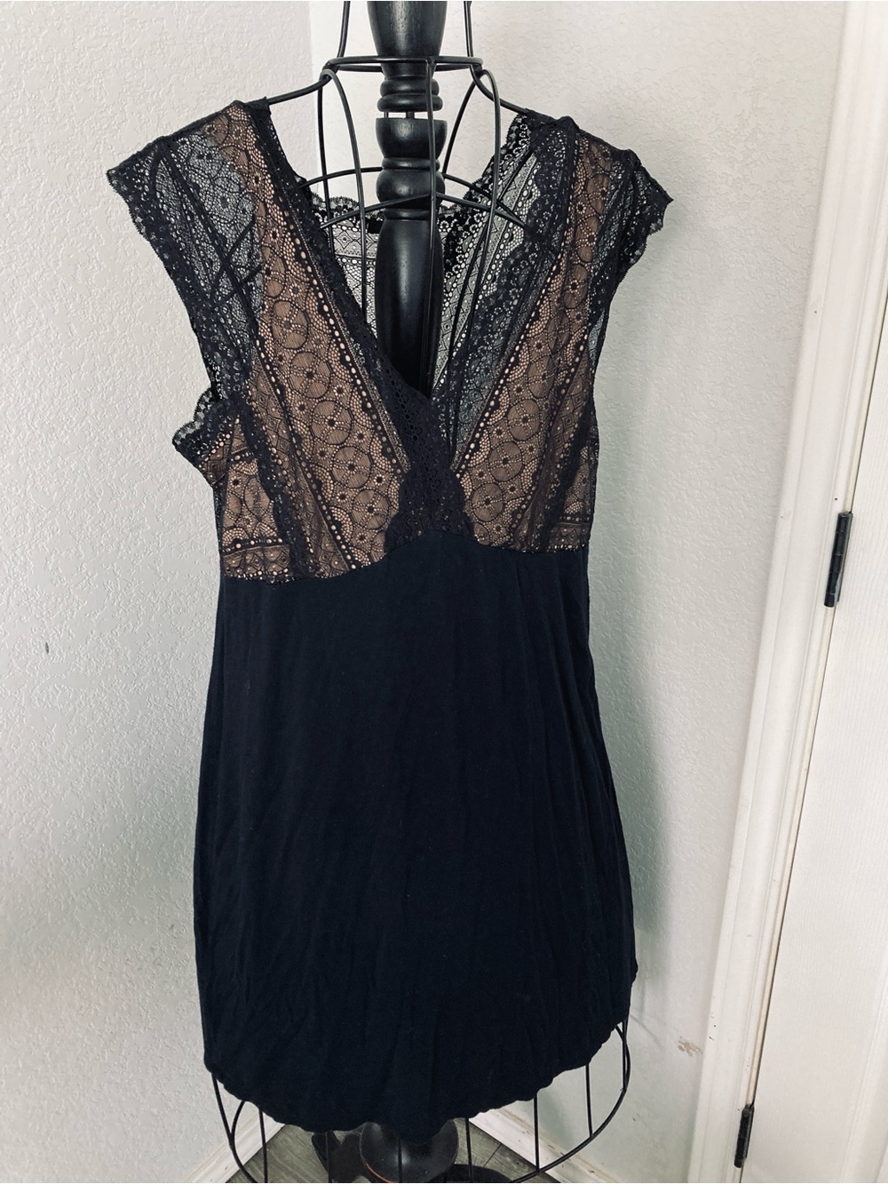 Soma Black Lace Chemise nightgown soft knit and lace with V-Neck large